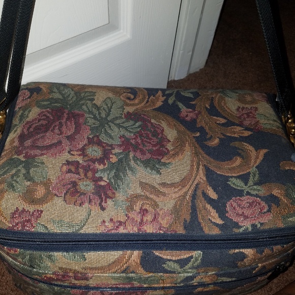 Showline tapestry carry on bag - Picture 2 of 7